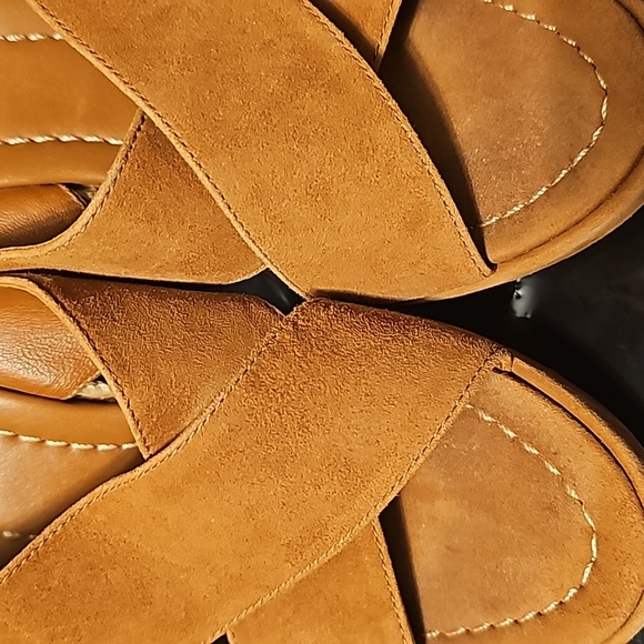 Torch Burch Tan Leather Suede Gold Logo Espadrille Wedges Sz 7.5 - Picture 6 of 6